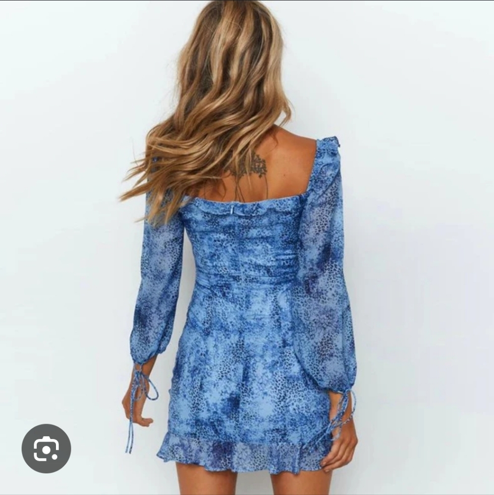 Lioness Feng Shui Print Lace Front Cinched Long Sleeve Blue Mini Dress - Picture 4 of 16